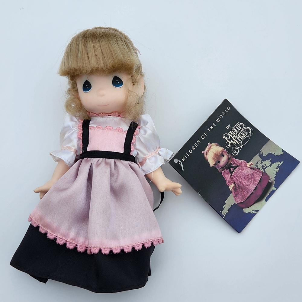 Precious Moments Children of the World - Gretel, Swedish January 1990 Doll 9